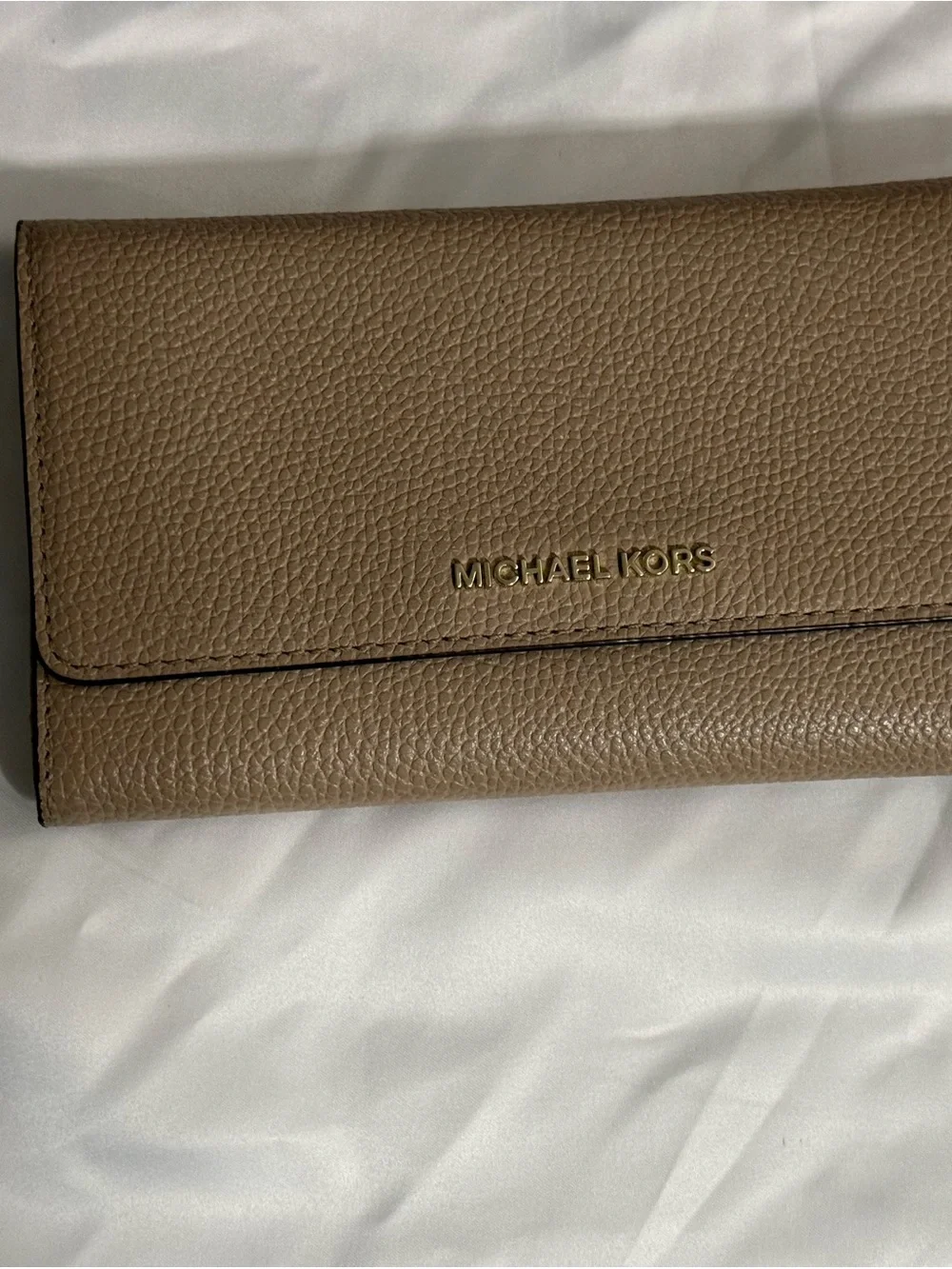 Pre-loved-MK Jet Set Medium Leather Chain Bag and Leather Bisque Trifold Wallet